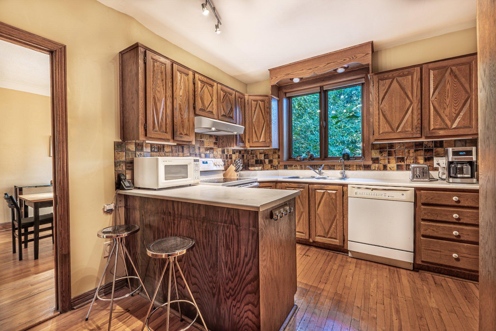 









4330


Av. de Mayfair

,
Montréal (Côte-des-Neiges/Notre-Dame-de-Grâce),




QC
H4B2E3

