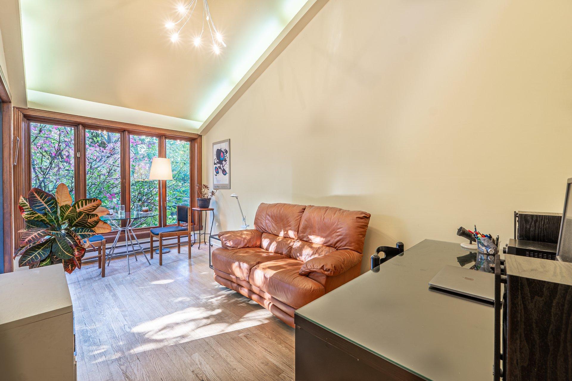 









4330


Av. de Mayfair

,
Montréal (Côte-des-Neiges/Notre-Dame-de-Grâce),




QC
H4B2E3

