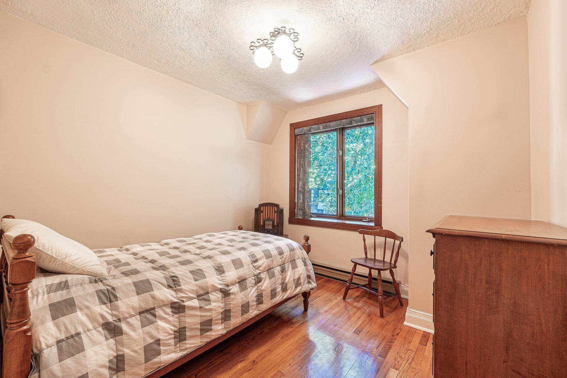 









4330


Av. de Mayfair

,
Montréal (Côte-des-Neiges/Notre-Dame-de-Grâce),




QC
H4B2E3

