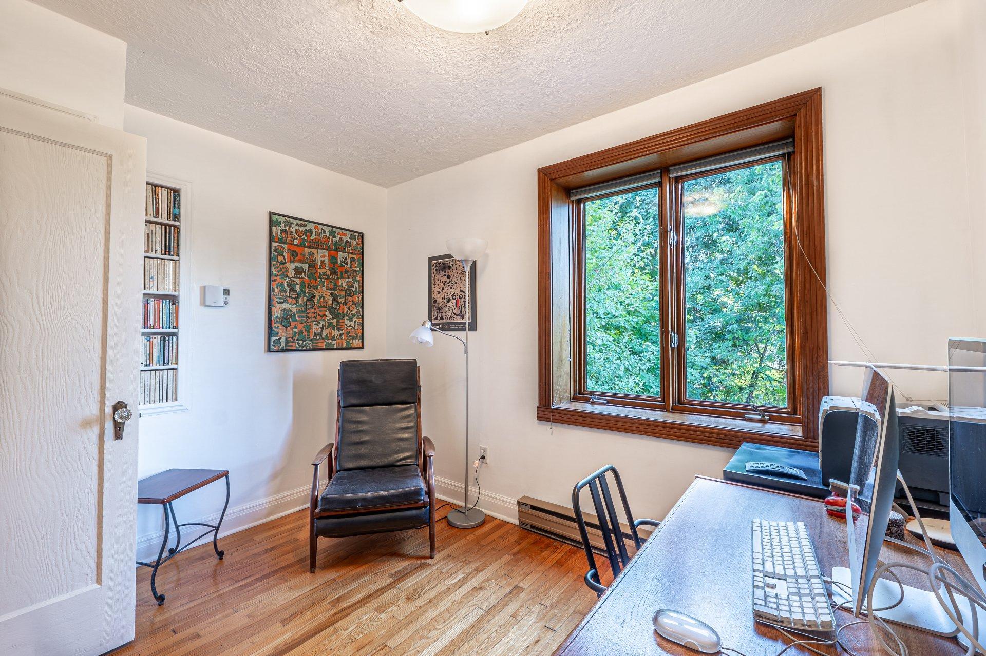









4330


Av. de Mayfair

,
Montréal (Côte-des-Neiges/Notre-Dame-de-Grâce),




QC
H4B2E3

