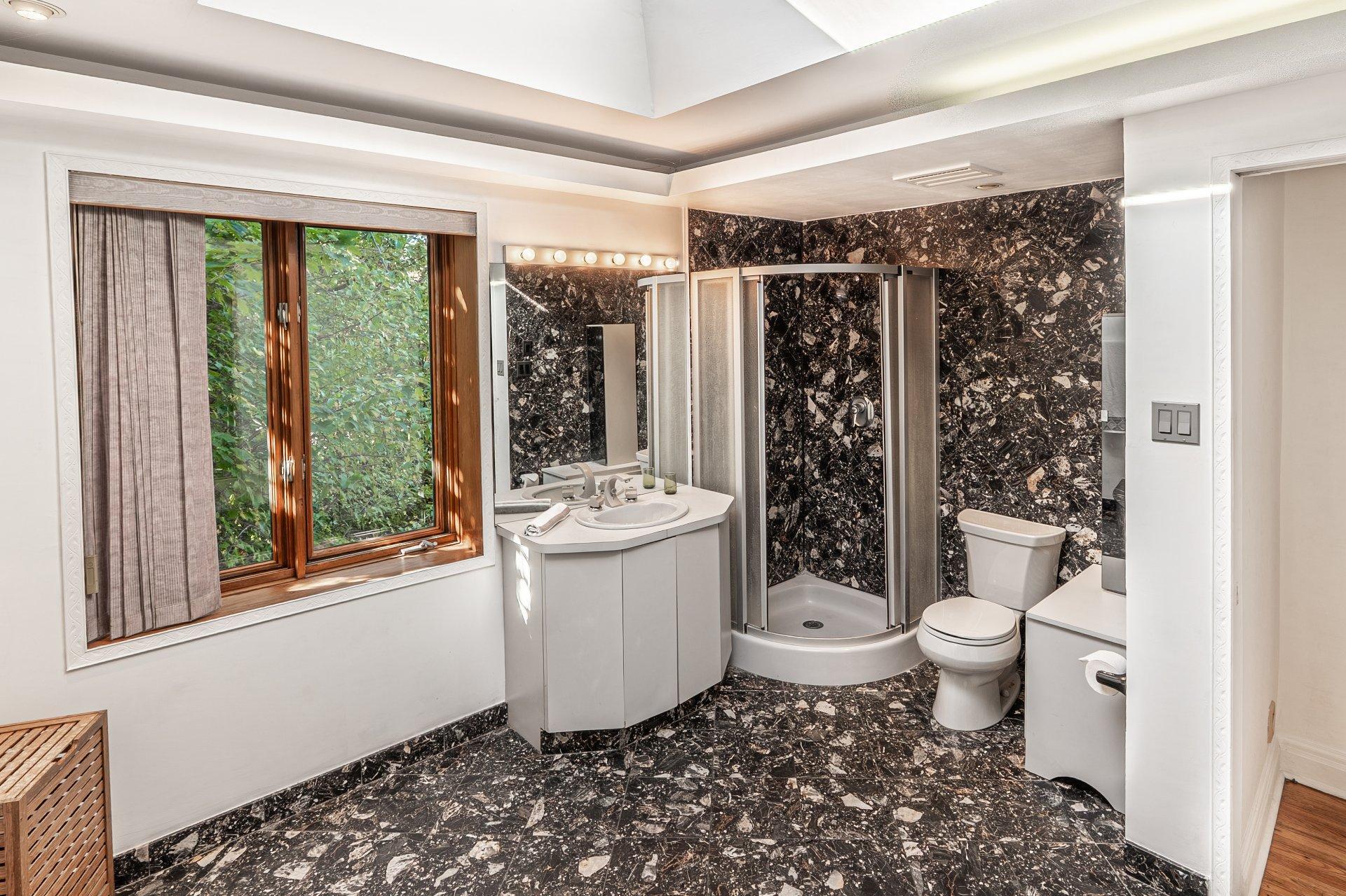









4330


Av. de Mayfair

,
Montréal (Côte-des-Neiges/Notre-Dame-de-Grâce),




QC
H4B2E3

