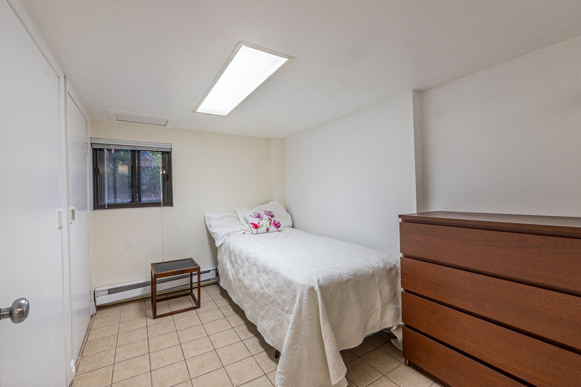 









4330


Av. de Mayfair

,
Montréal (Côte-des-Neiges/Notre-Dame-de-Grâce),




QC
H4B2E3

