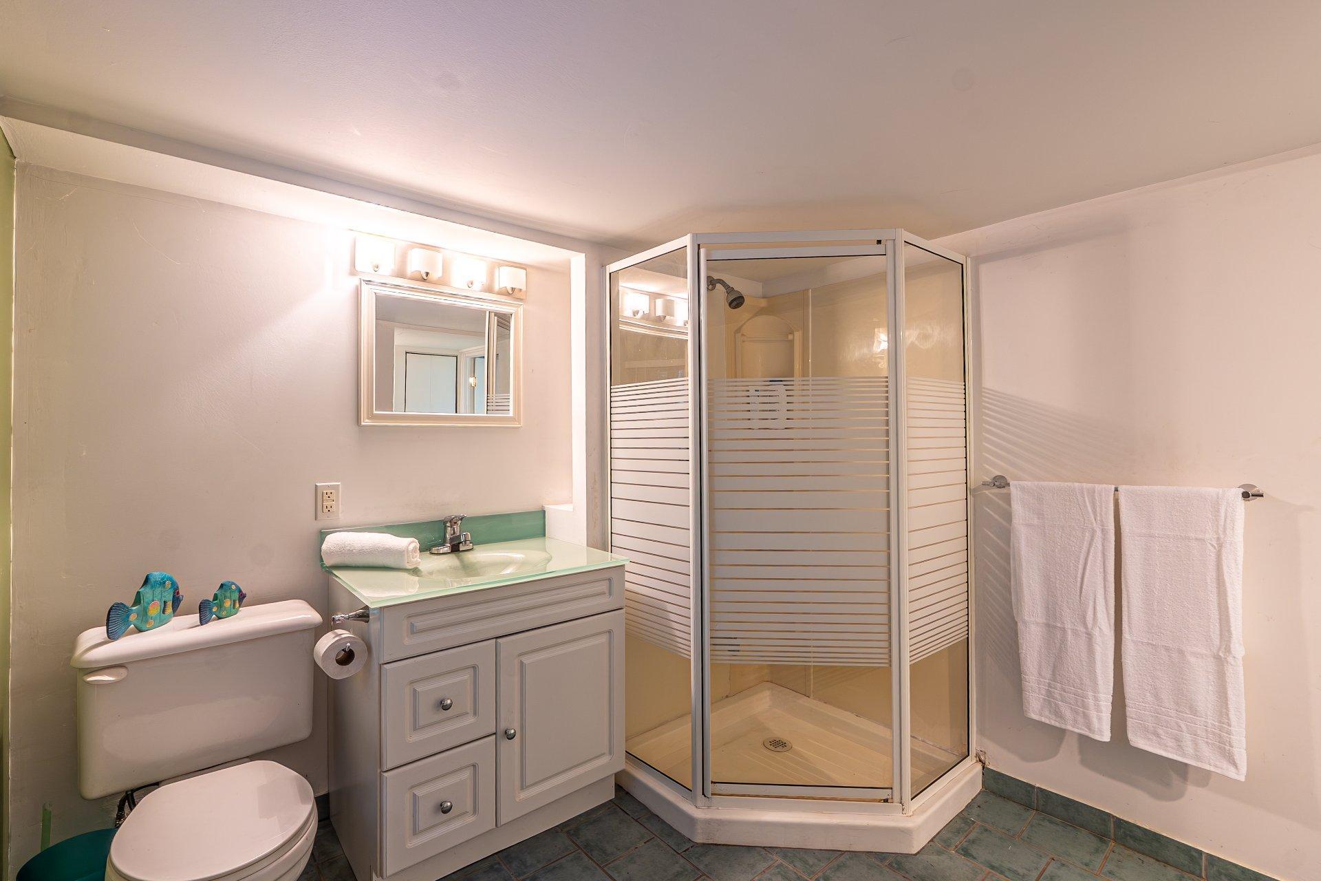 









4330


Av. de Mayfair

,
Montréal (Côte-des-Neiges/Notre-Dame-de-Grâce),




QC
H4B2E3

