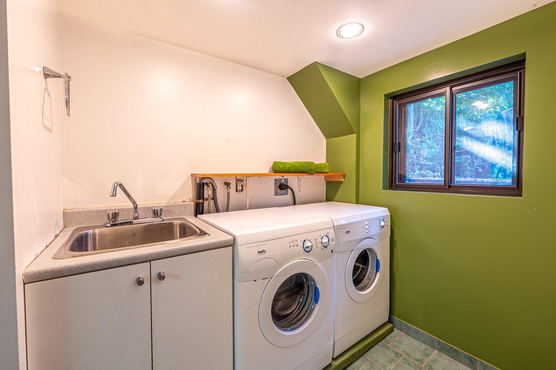 









4330


Av. de Mayfair

,
Montréal (Côte-des-Neiges/Notre-Dame-de-Grâce),




QC
H4B2E3

