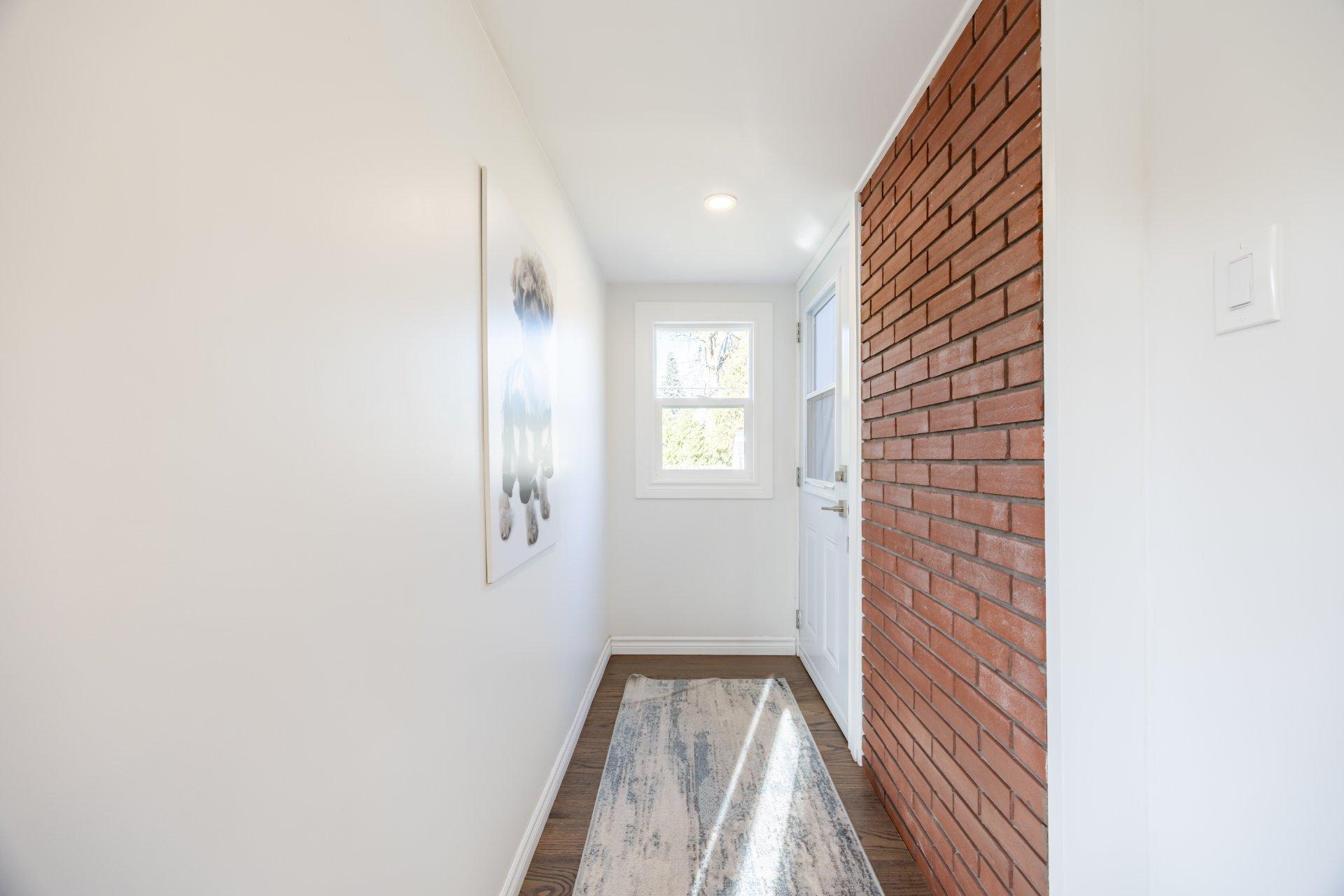 









2227


Rue La Salle

,
Longueuil (Le Vieux-Longueuil),




QC
J4K3J7

