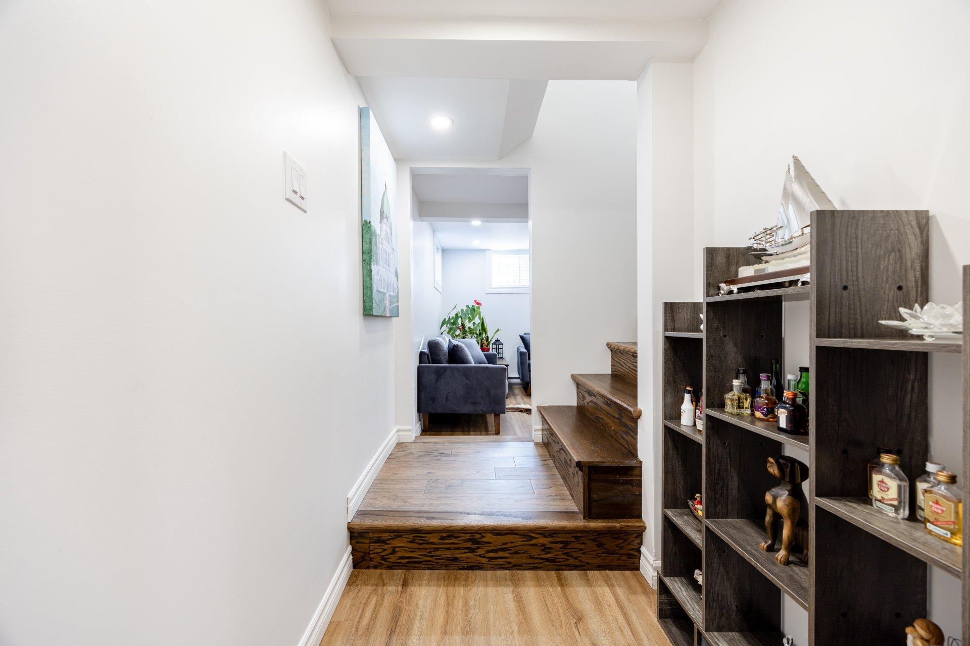 









2227


Rue La Salle

,
Longueuil (Le Vieux-Longueuil),




QC
J4K3J7

