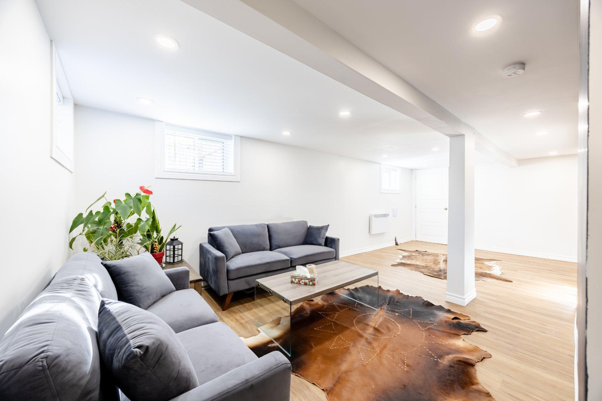 









2227


Rue La Salle

,
Longueuil (Le Vieux-Longueuil),




QC
J4K3J7

