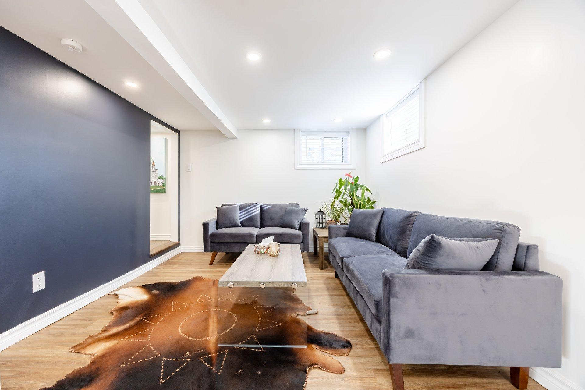 









2227


Rue La Salle

,
Longueuil (Le Vieux-Longueuil),




QC
J4K3J7

