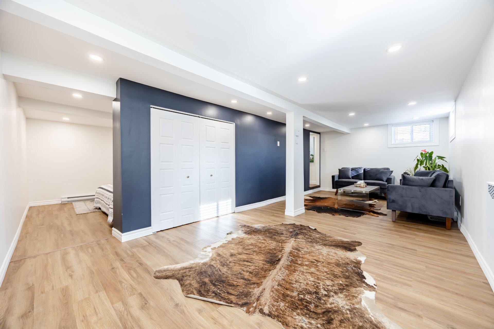 









2227


Rue La Salle

,
Longueuil (Le Vieux-Longueuil),




QC
J4K3J7

