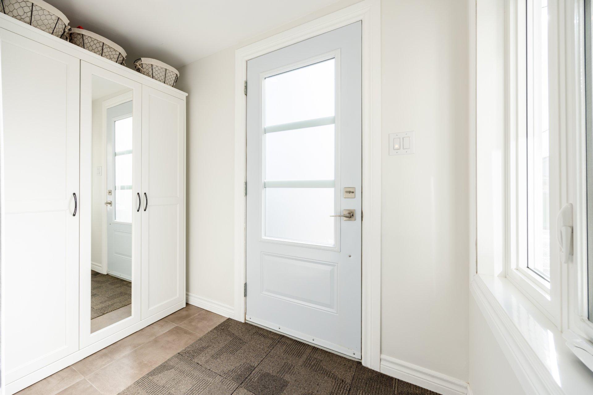 









2227


Rue La Salle

,
Longueuil (Le Vieux-Longueuil),




QC
J4K3J7

