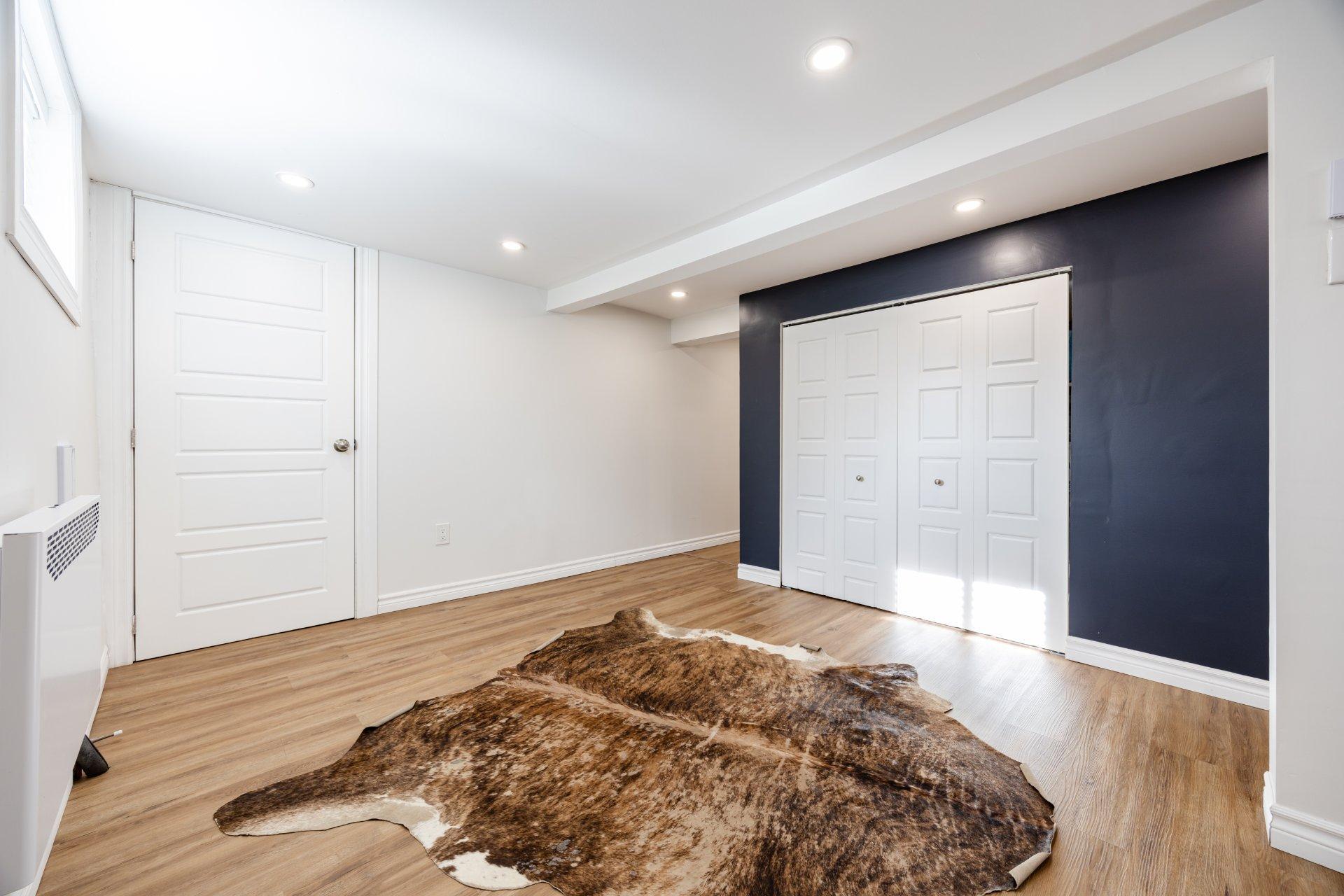 









2227


Rue La Salle

,
Longueuil (Le Vieux-Longueuil),




QC
J4K3J7

