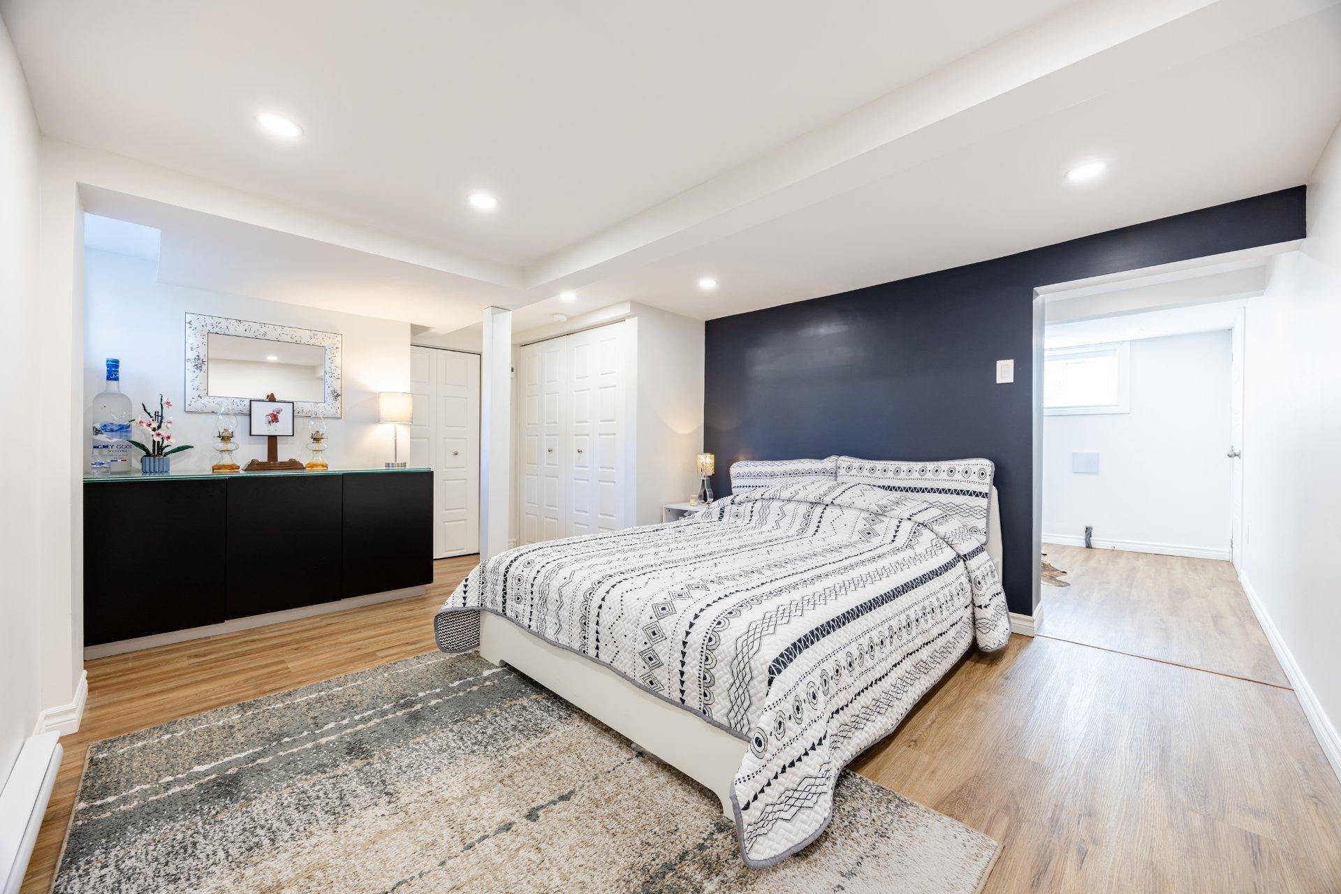 









2227


Rue La Salle

,
Longueuil (Le Vieux-Longueuil),




QC
J4K3J7

