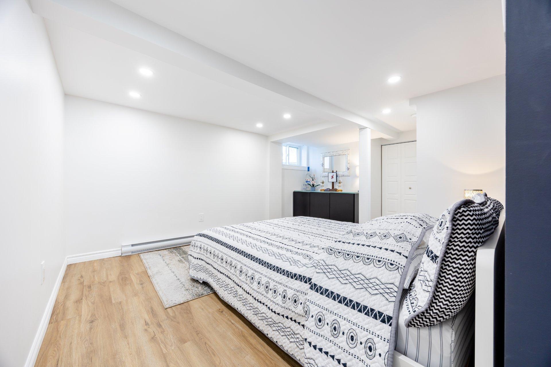 









2227


Rue La Salle

,
Longueuil (Le Vieux-Longueuil),




QC
J4K3J7

