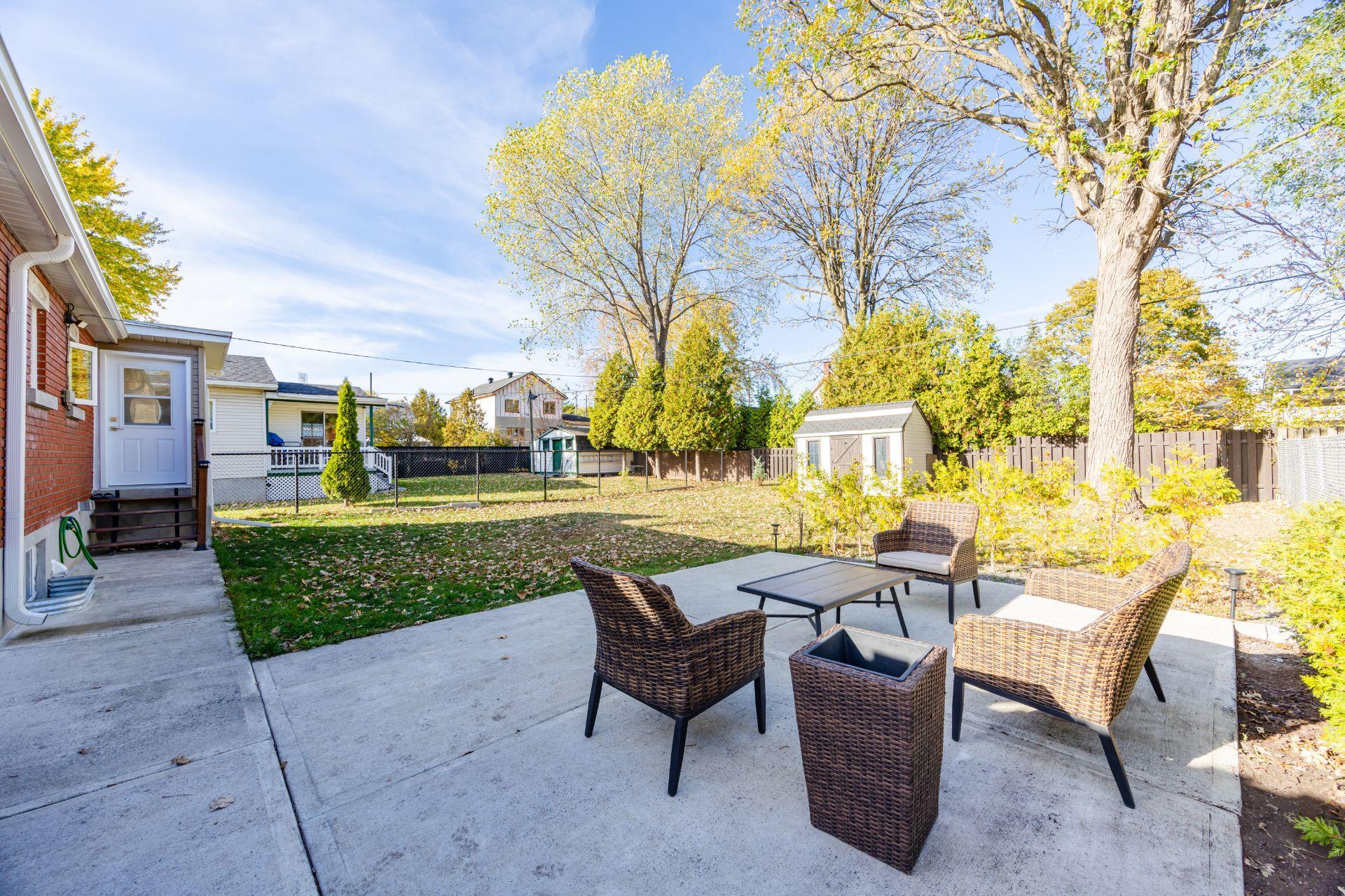 









2227


Rue La Salle

,
Longueuil (Le Vieux-Longueuil),




QC
J4K3J7

