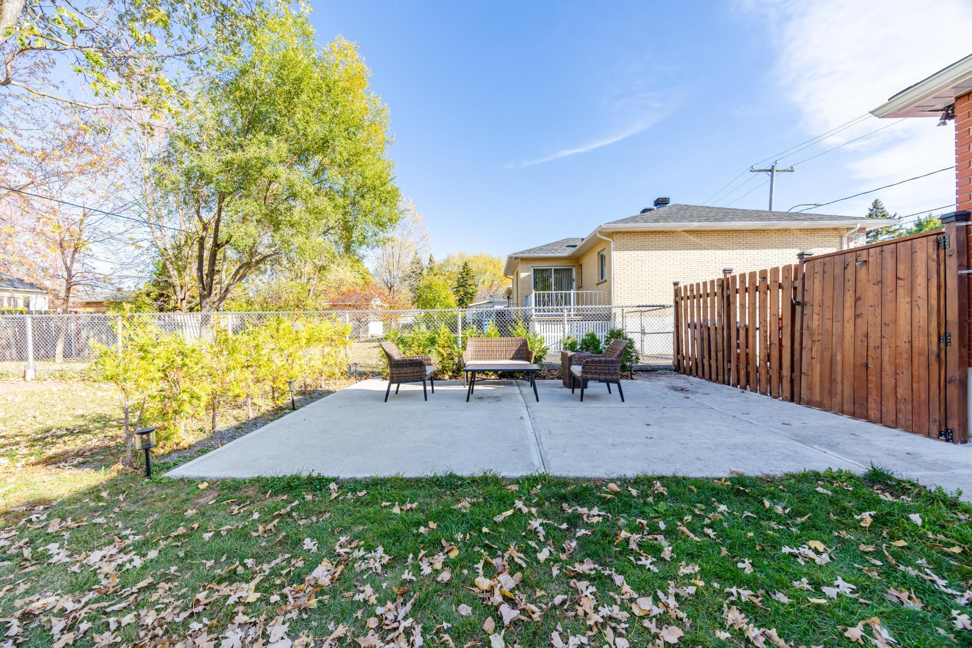 









2227


Rue La Salle

,
Longueuil (Le Vieux-Longueuil),




QC
J4K3J7

