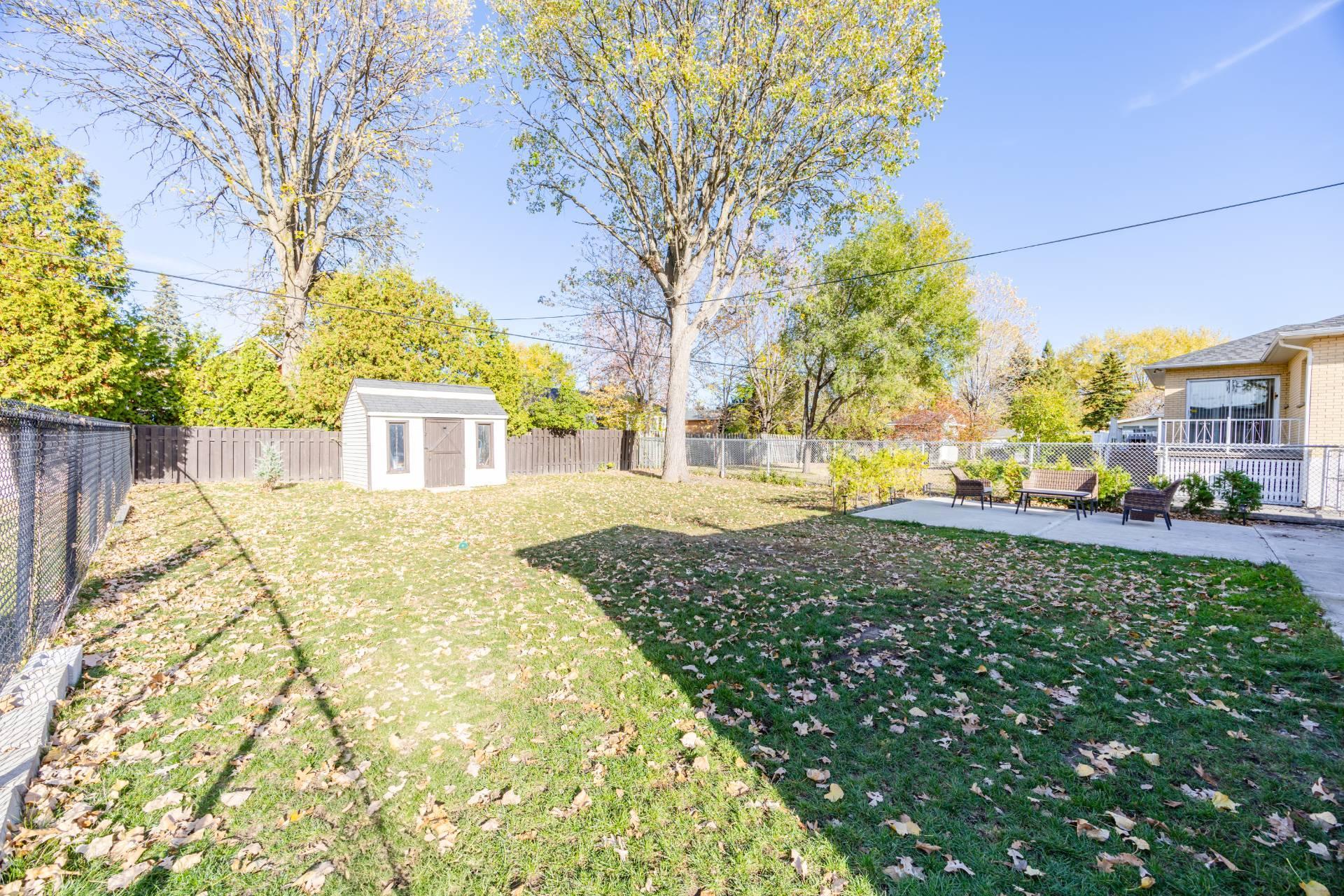 









2227


Rue La Salle

,
Longueuil (Le Vieux-Longueuil),




QC
J4K3J7

