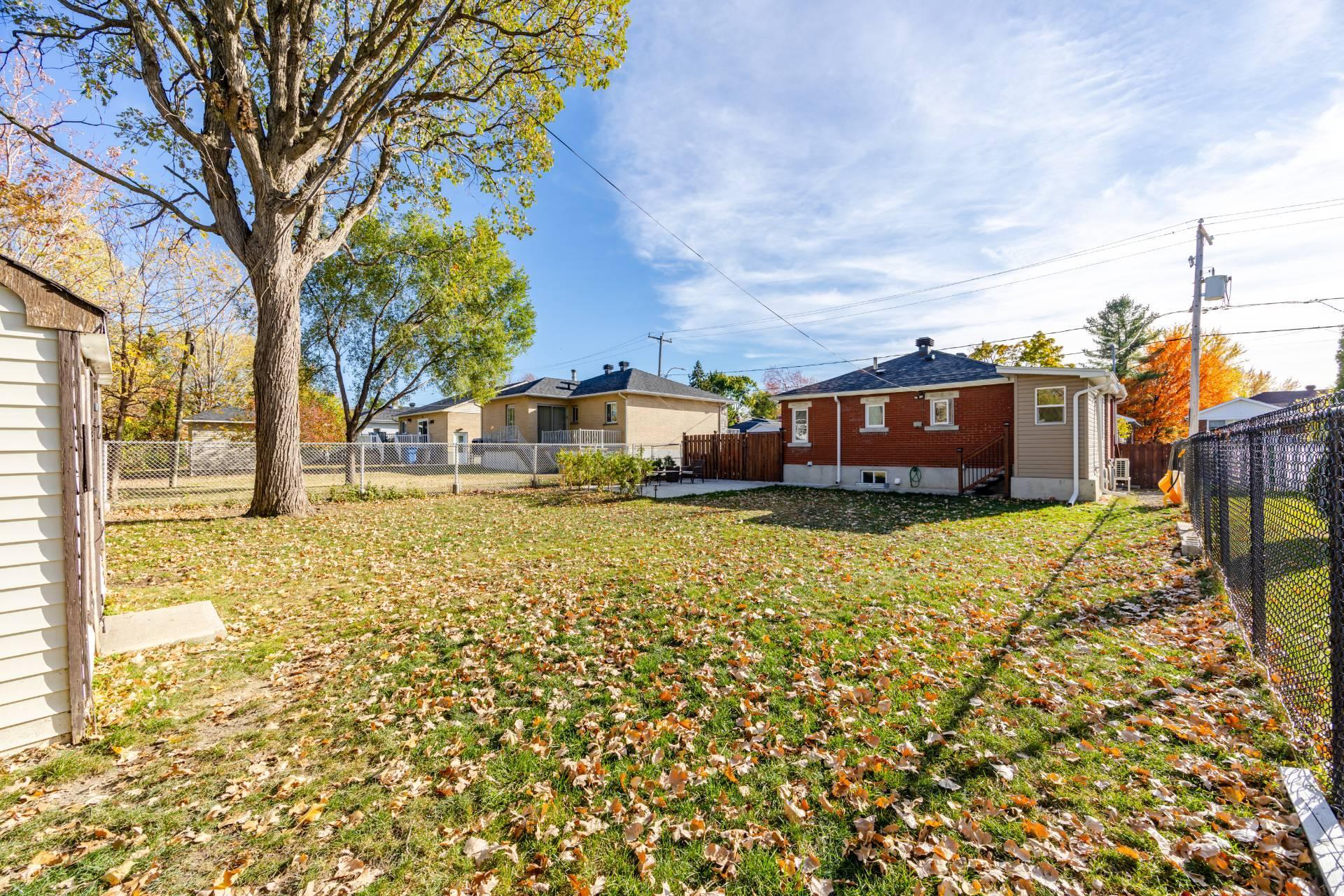 









2227


Rue La Salle

,
Longueuil (Le Vieux-Longueuil),




QC
J4K3J7

