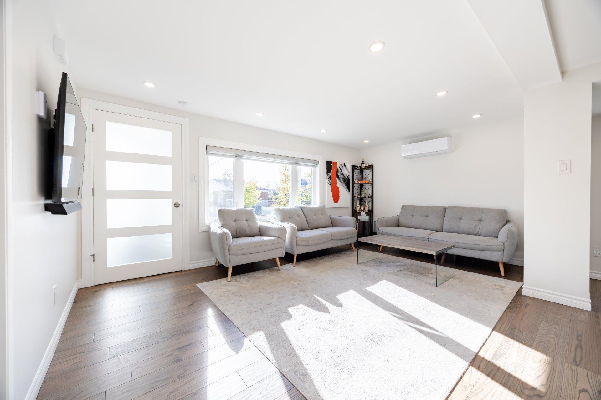 









2227


Rue La Salle

,
Longueuil (Le Vieux-Longueuil),




QC
J4K3J7

