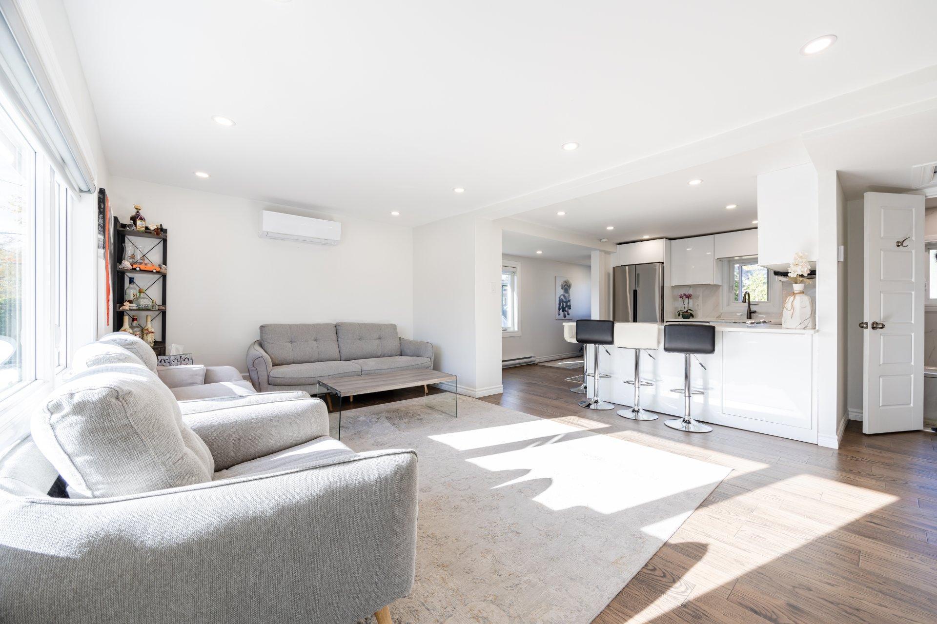 









2227


Rue La Salle

,
Longueuil (Le Vieux-Longueuil),




QC
J4K3J7

