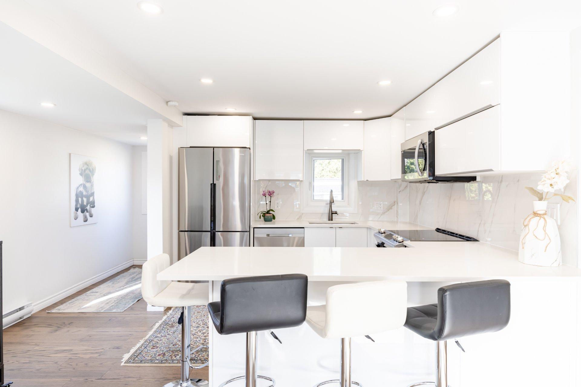 









2227


Rue La Salle

,
Longueuil (Le Vieux-Longueuil),




QC
J4K3J7

