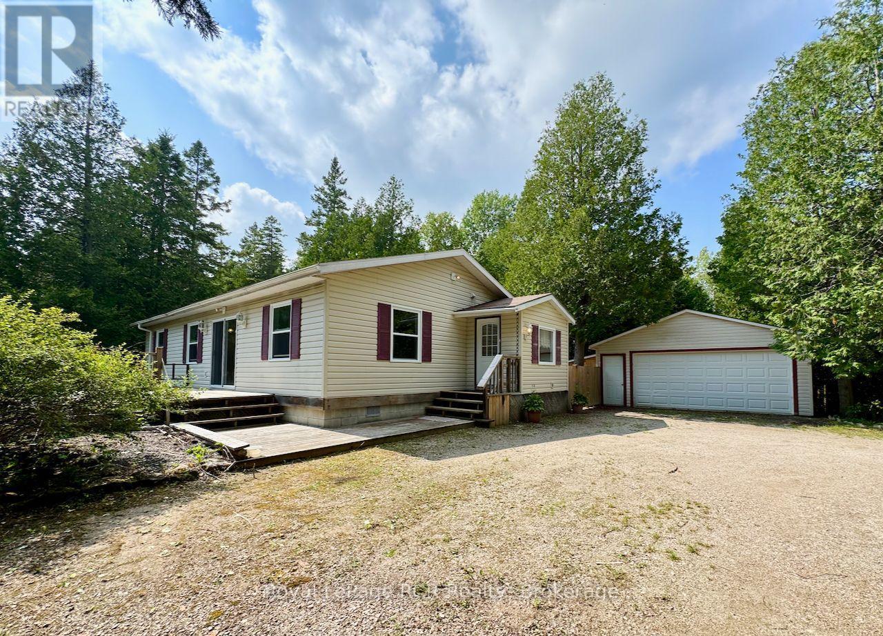












323 EAST ROAD

,
Northern Bruce Peninsula,




Ontario
N0H1W0

