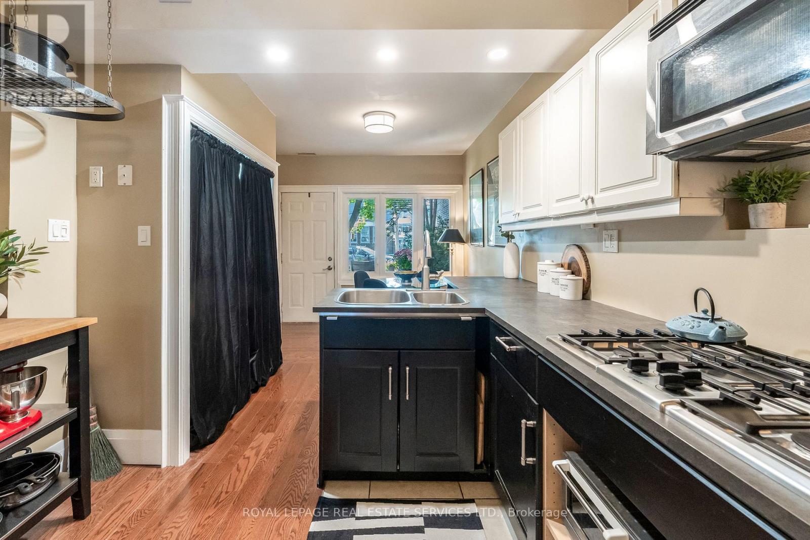 












150 STANLEY AVENUE

,
Toronto,




Ontario
M8V1N9

