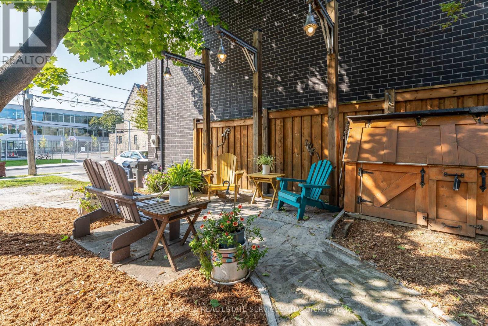 












150 STANLEY AVENUE

,
Toronto,




Ontario
M8V1N9

