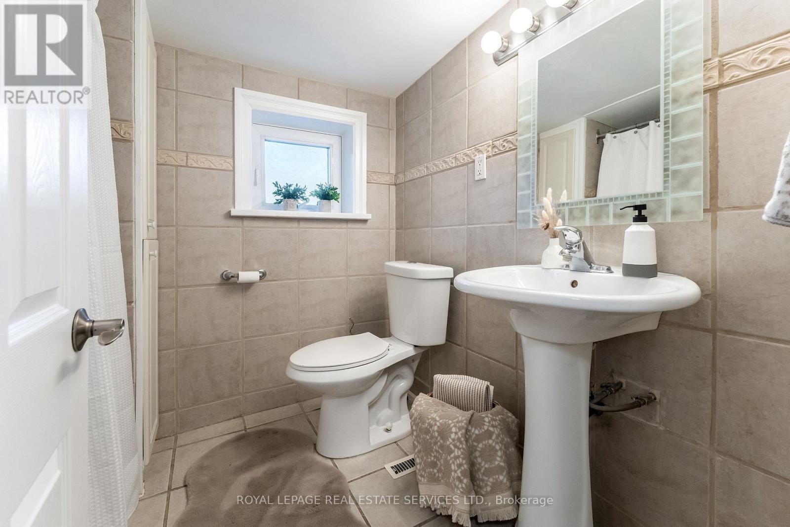 












150 STANLEY AVENUE

,
Toronto,




Ontario
M8V1N9

