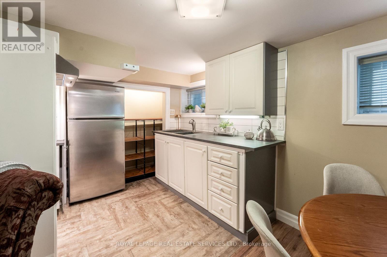 












150 STANLEY AVENUE

,
Toronto,




Ontario
M8V1N9

