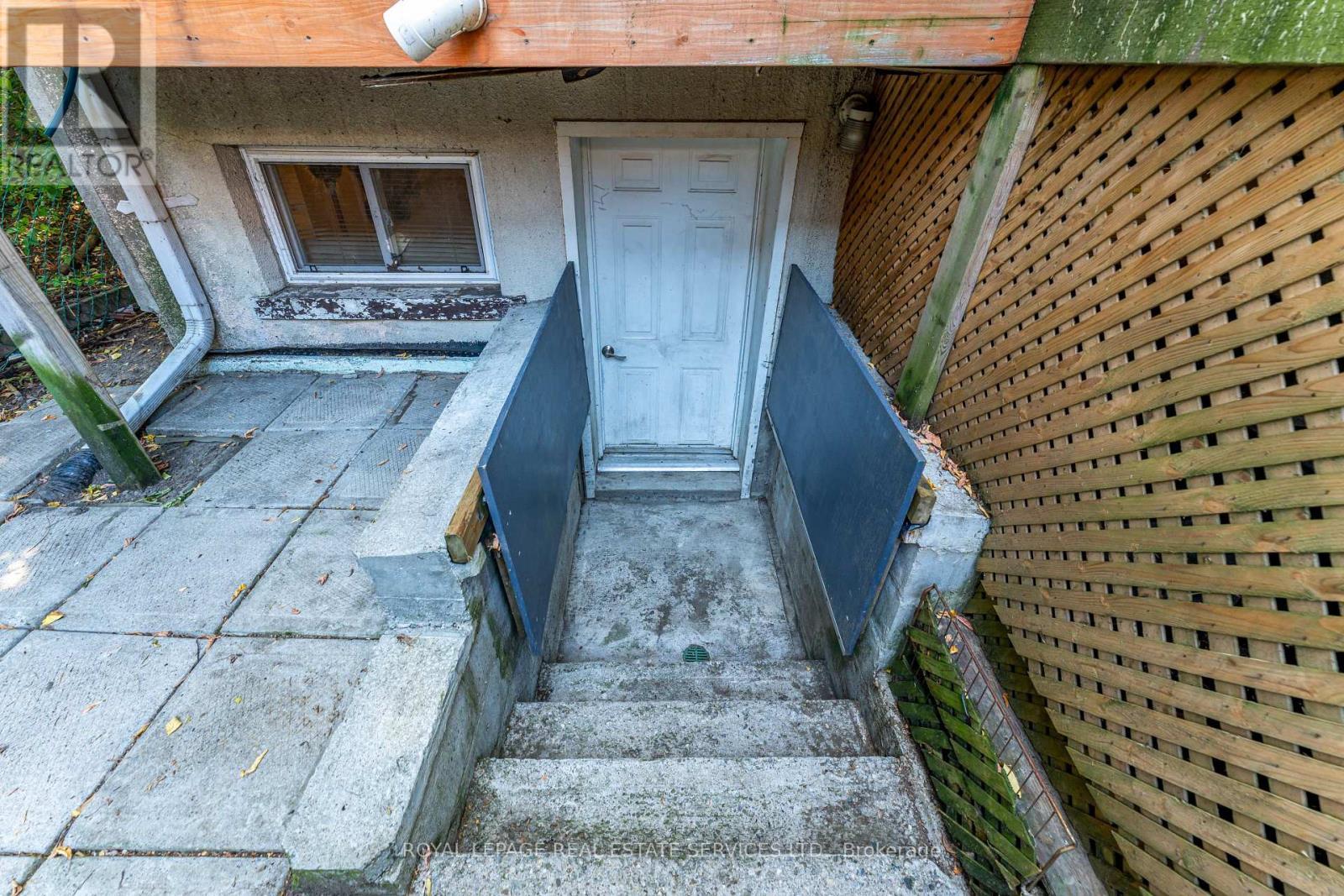 












150 STANLEY AVENUE

,
Toronto,




Ontario
M8V1N9

