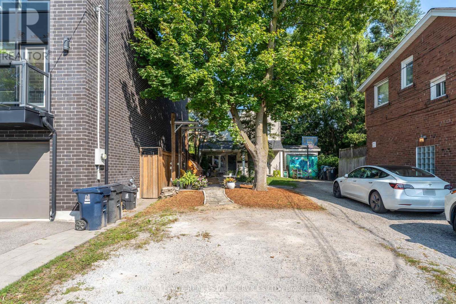 












150 STANLEY AVENUE

,
Toronto,




Ontario
M8V1N9

