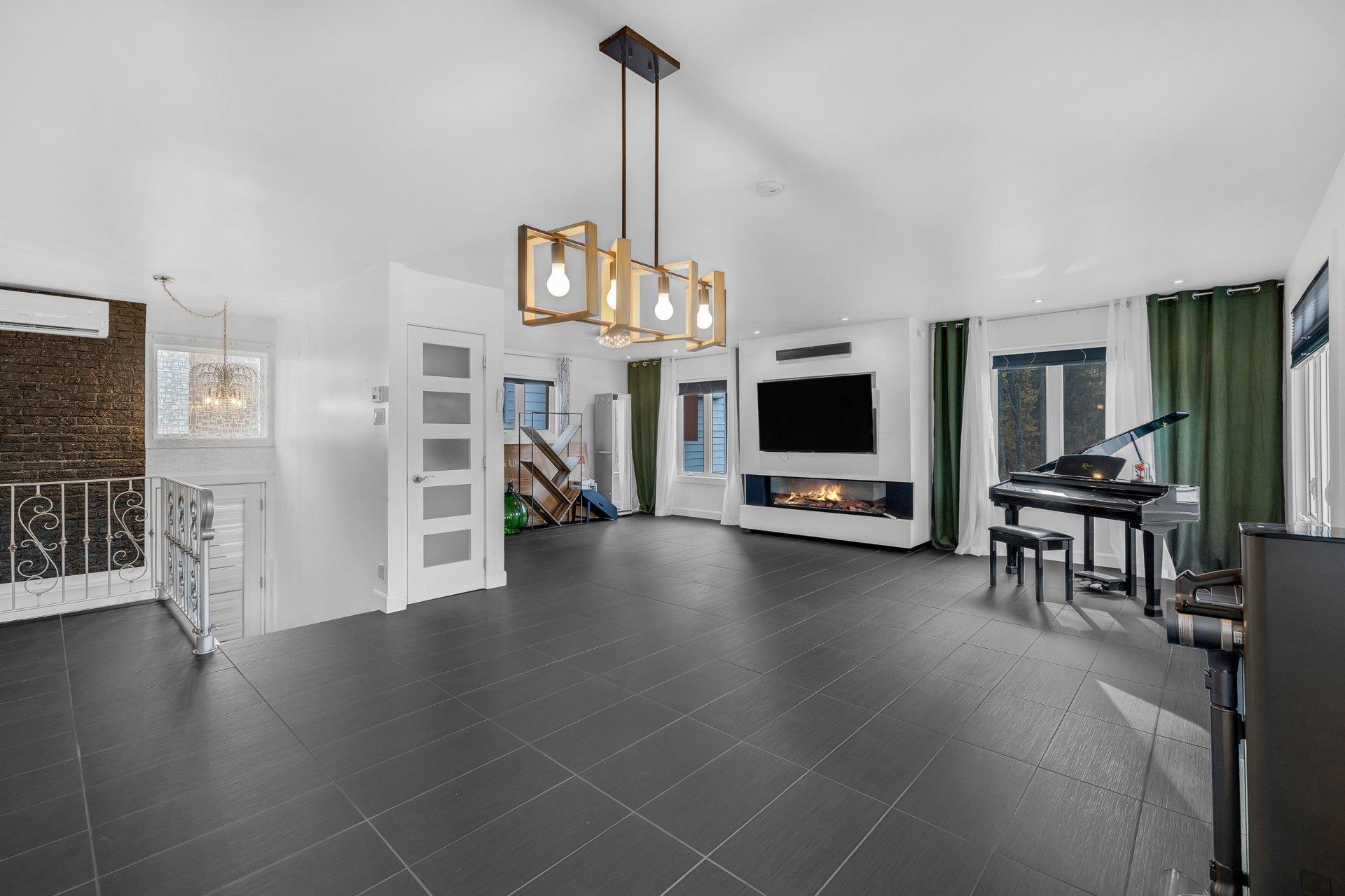 









48


Rg de la Première-Chaloupe O.

,
Notre-Dame-des-Prairies,




QC
J6E0M3

