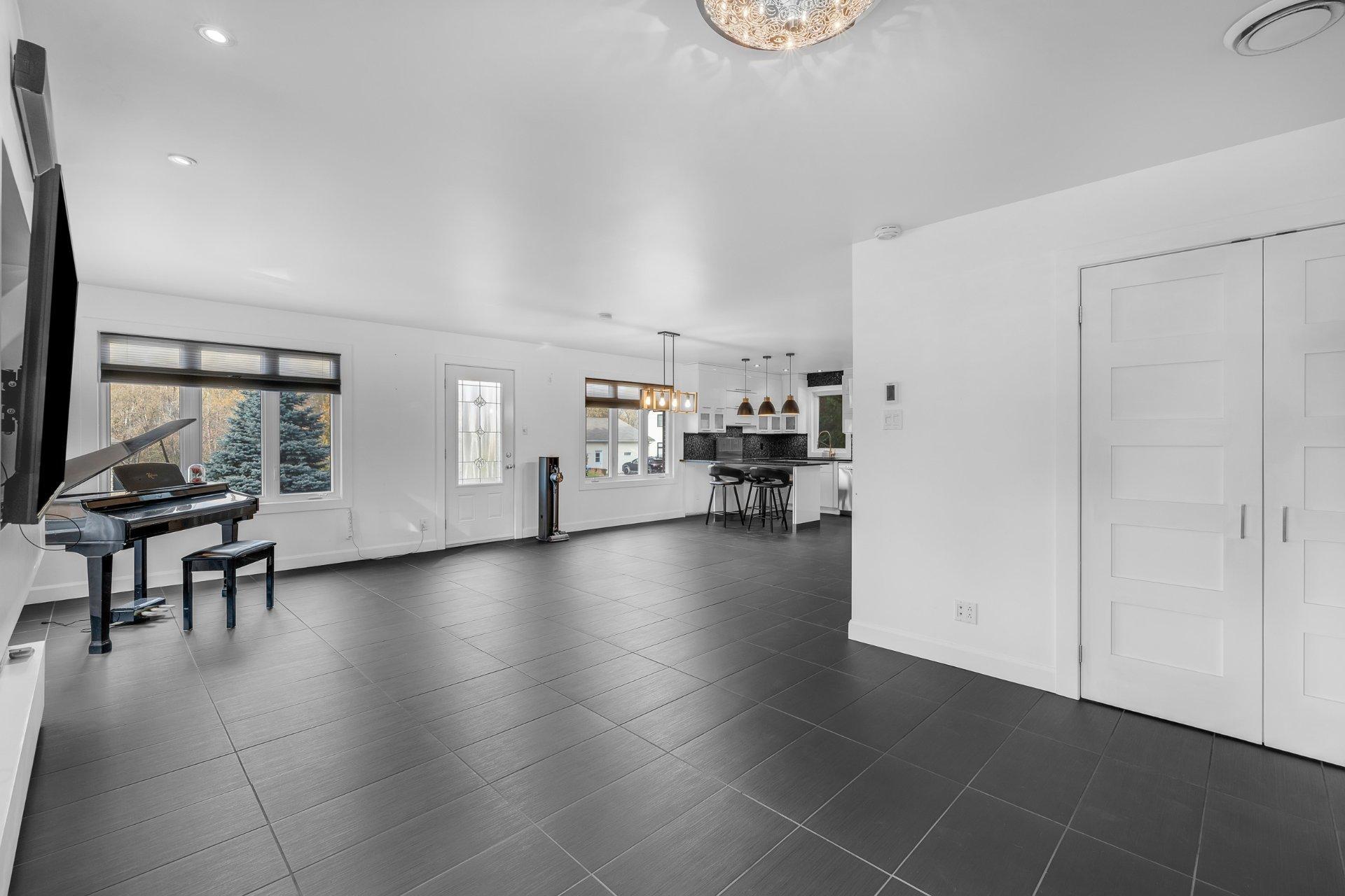 









48


Rg de la Première-Chaloupe O.

,
Notre-Dame-des-Prairies,




QC
J6E0M3

