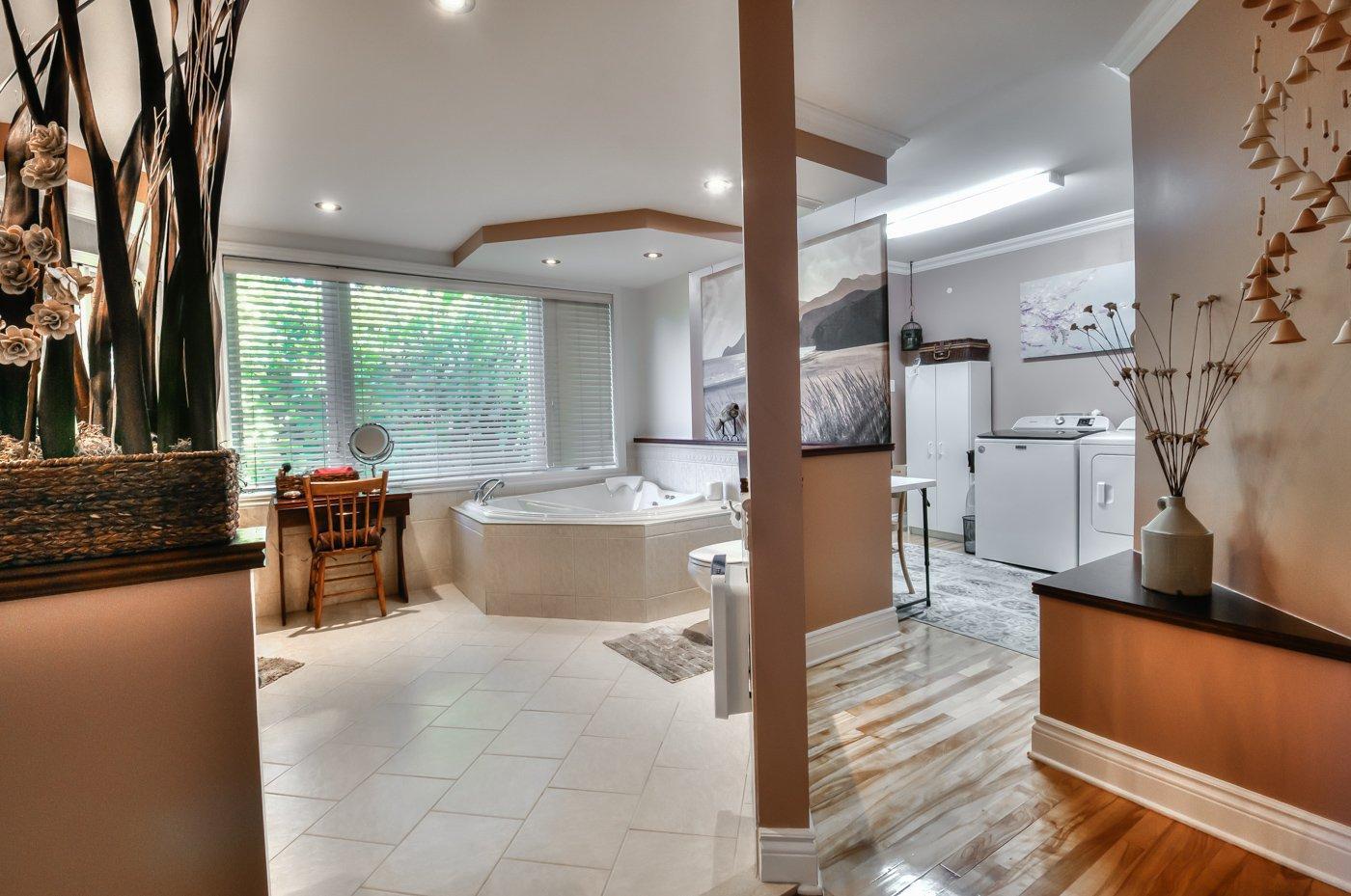 









192


Rue St-Henri

,
Saint-Jean-sur-Richelieu,




QC
J3B1R1

