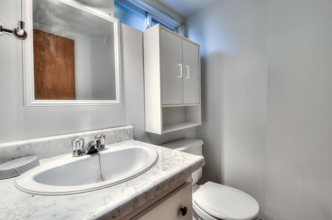 









192


Rue St-Henri

,
Saint-Jean-sur-Richelieu,




QC
J3B1R1

