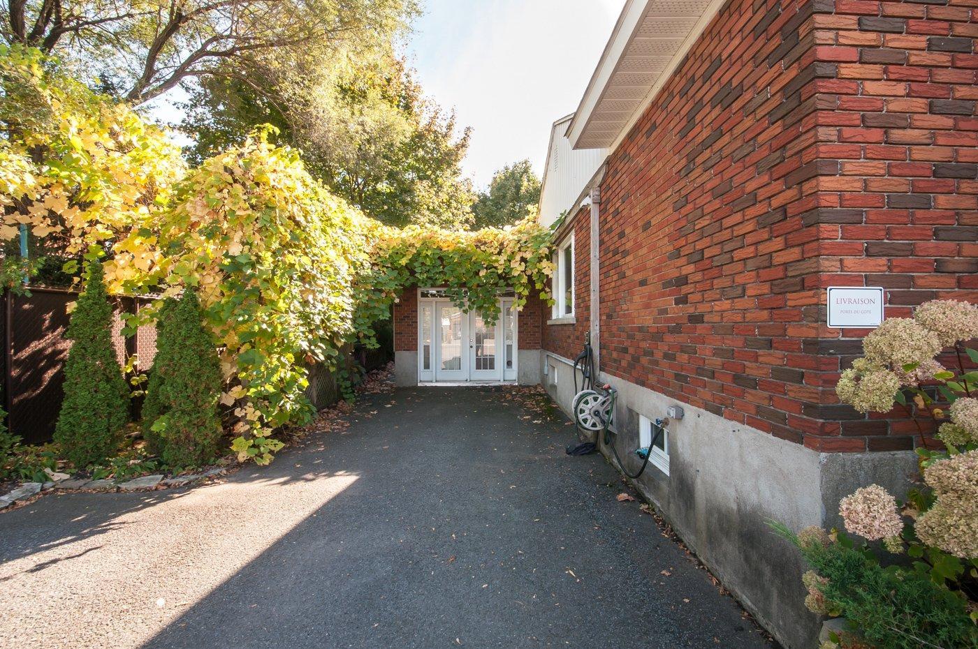 









192


Rue St-Henri

,
Saint-Jean-sur-Richelieu,




QC
J3B1R1

