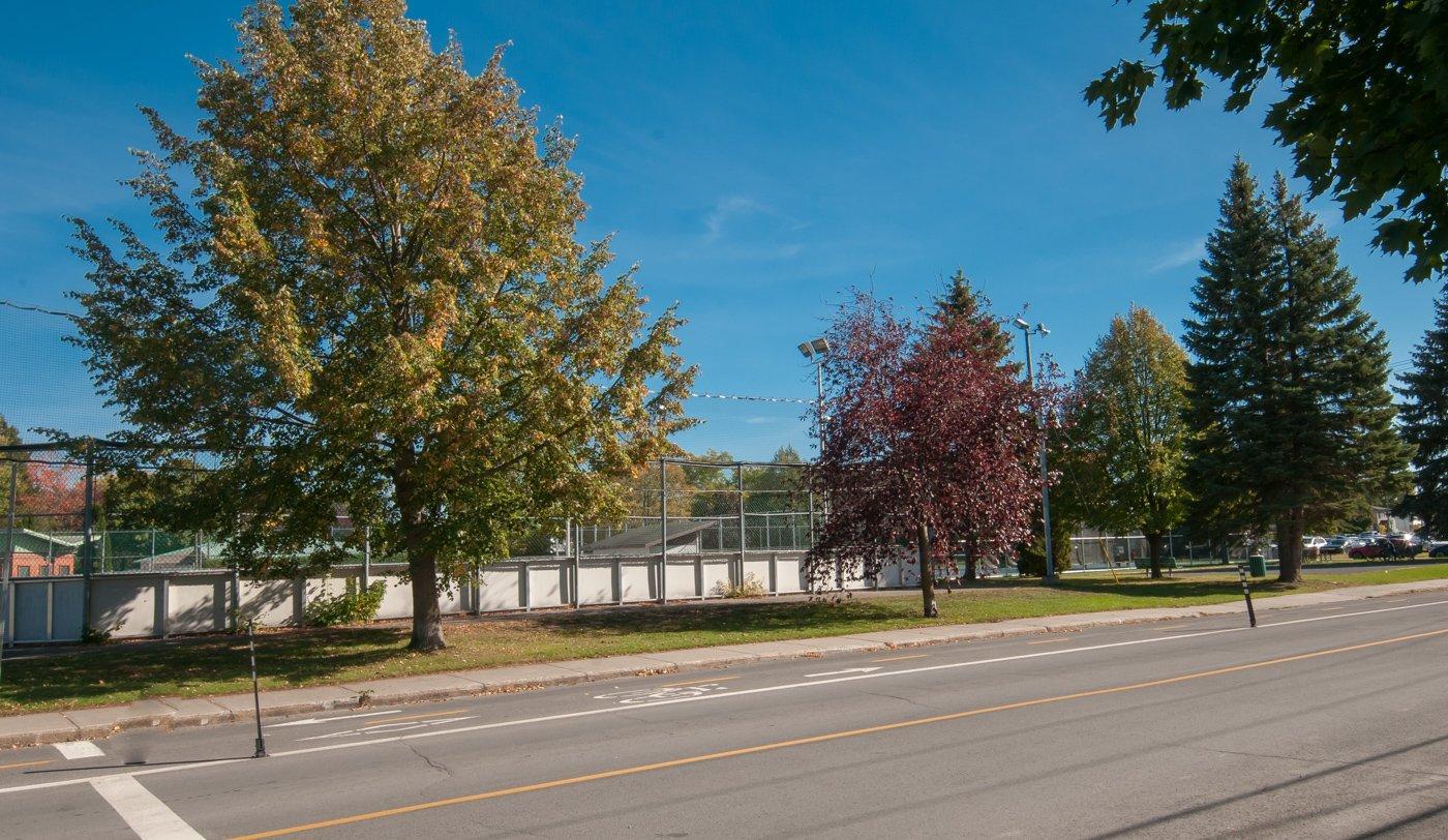 









192


Rue St-Henri

,
Saint-Jean-sur-Richelieu,




QC
J3B1R1

