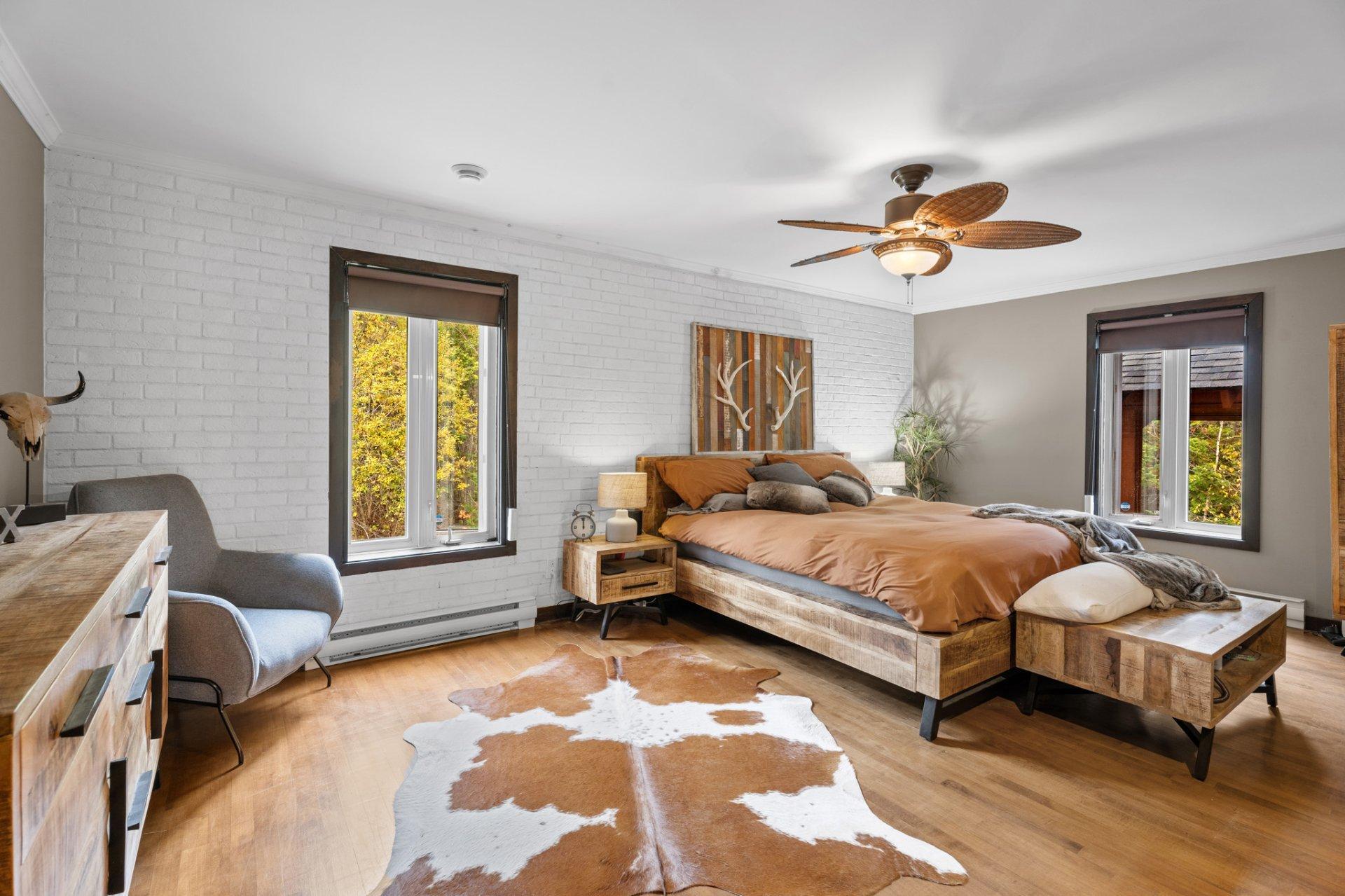 









513


Rue des Sous-Bois

,
Sainte-Agathe-des-Monts,




QC
J8C3M4

