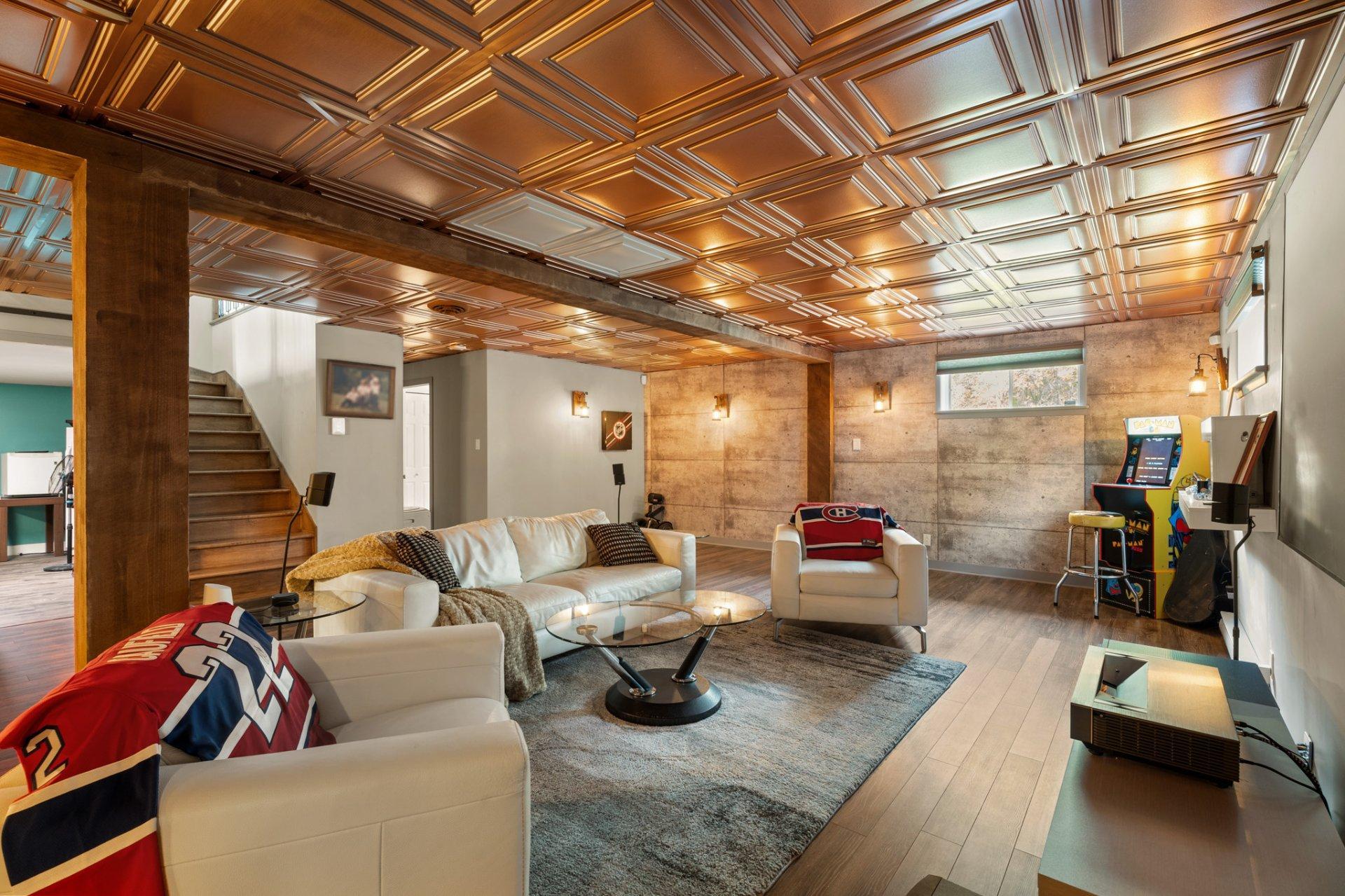 









513


Rue des Sous-Bois

,
Sainte-Agathe-des-Monts,




QC
J8C3M4

