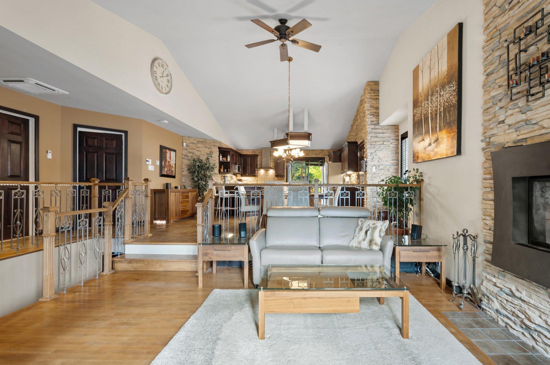 









513


Rue des Sous-Bois

,
Sainte-Agathe-des-Monts,




QC
J8C3M4

