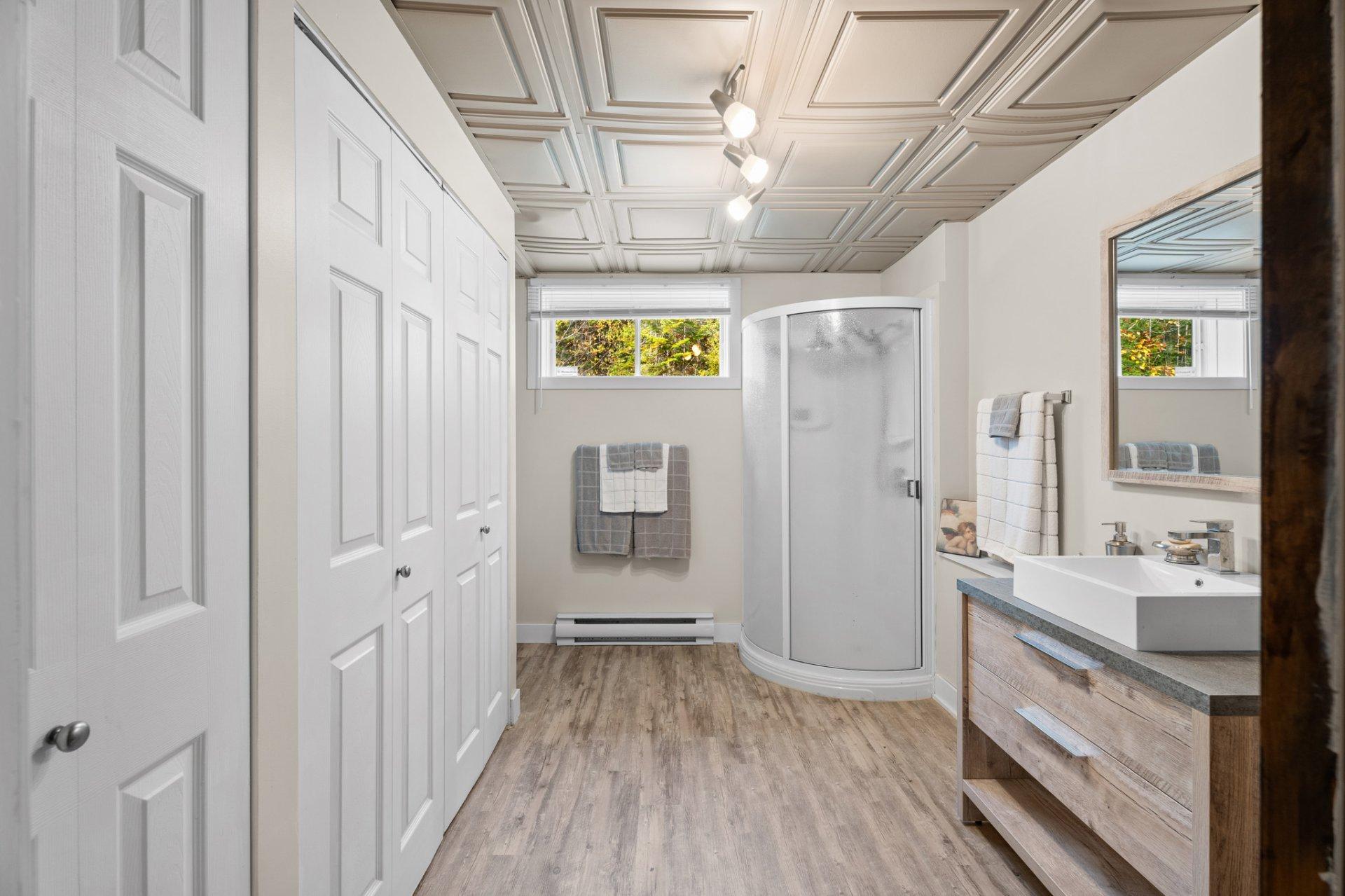 









513


Rue des Sous-Bois

,
Sainte-Agathe-des-Monts,




QC
J8C3M4

