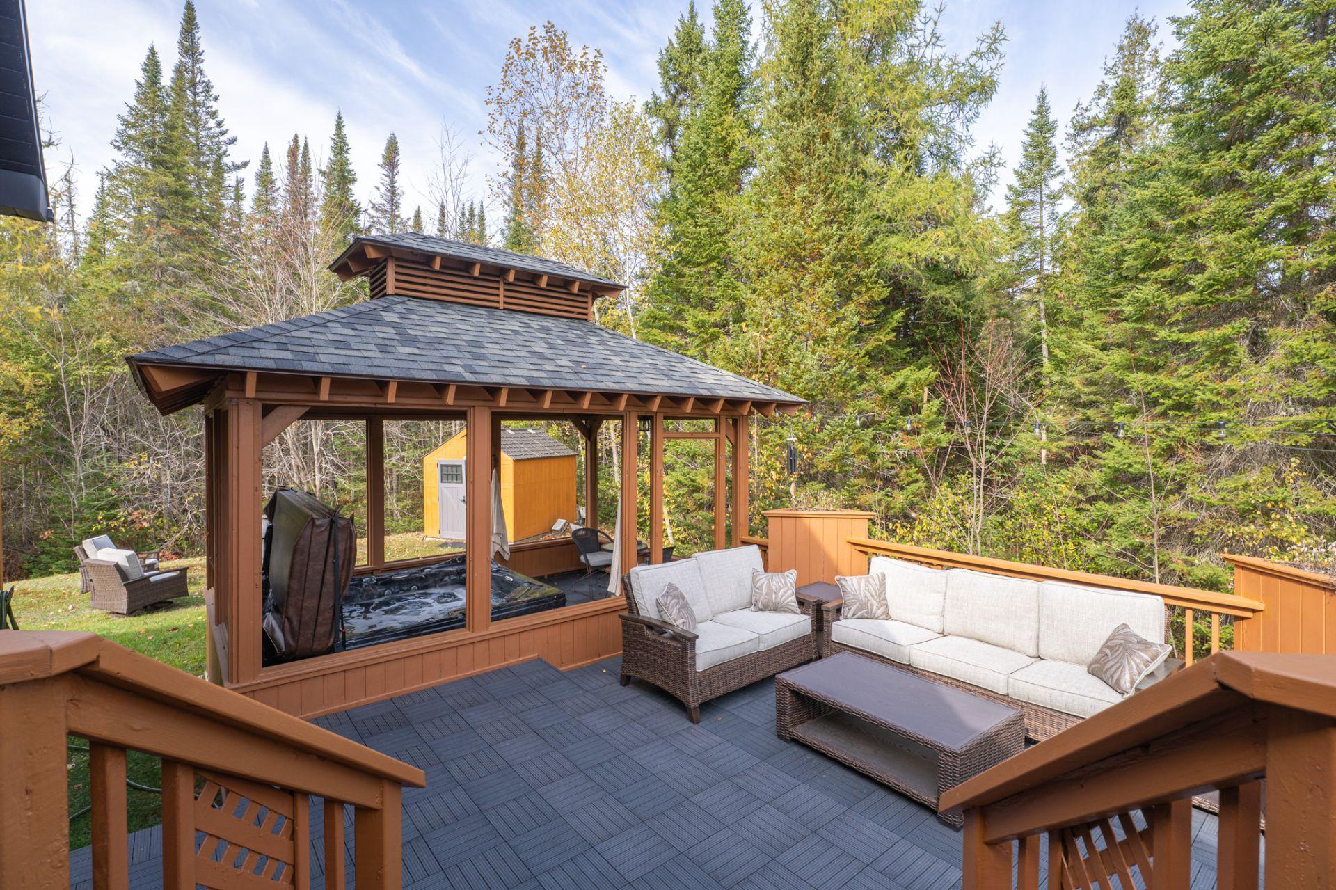 









513


Rue des Sous-Bois

,
Sainte-Agathe-des-Monts,




QC
J8C3M4

