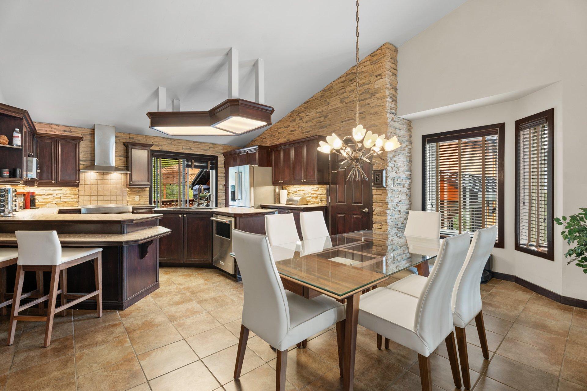 









513


Rue des Sous-Bois

,
Sainte-Agathe-des-Monts,




QC
J8C3M4

