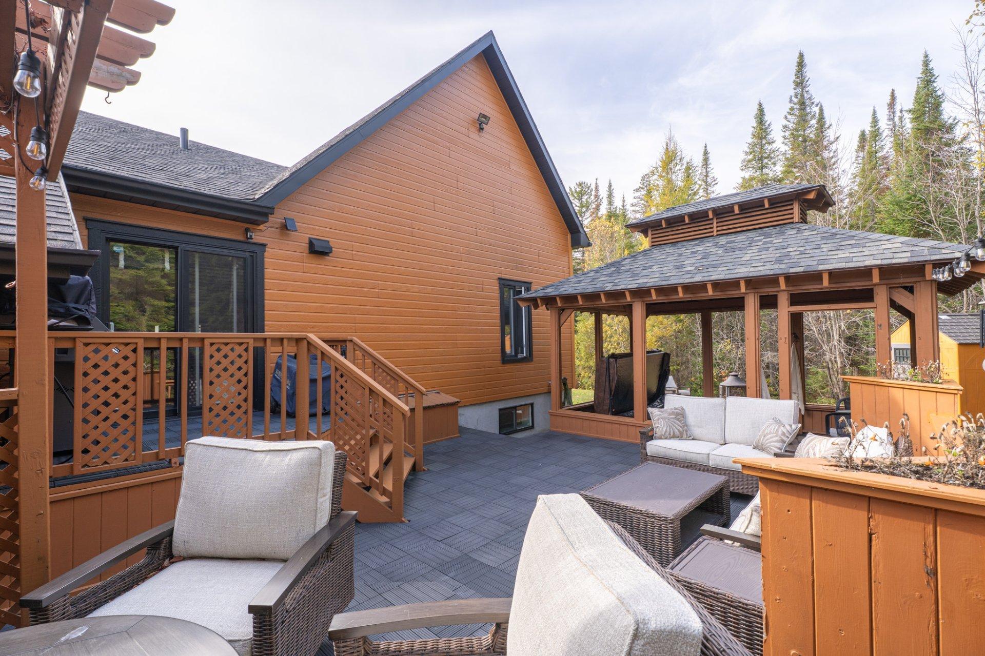 









513


Rue des Sous-Bois

,
Sainte-Agathe-des-Monts,




QC
J8C3M4

