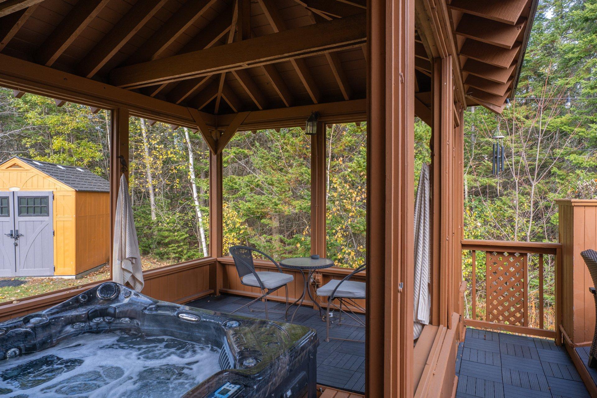 









513


Rue des Sous-Bois

,
Sainte-Agathe-des-Monts,




QC
J8C3M4

