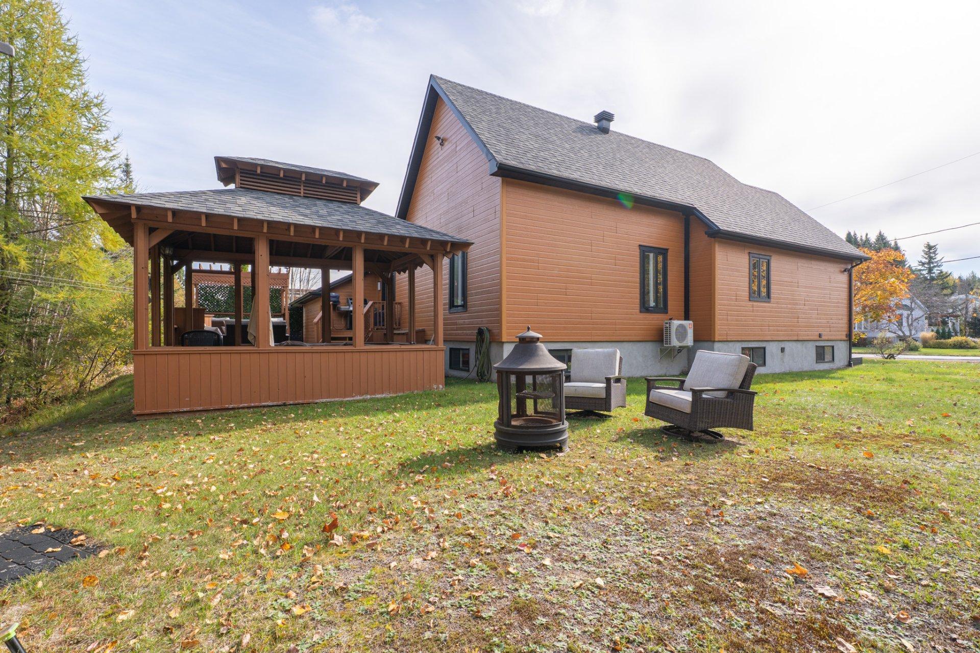 









513


Rue des Sous-Bois

,
Sainte-Agathe-des-Monts,




QC
J8C3M4

