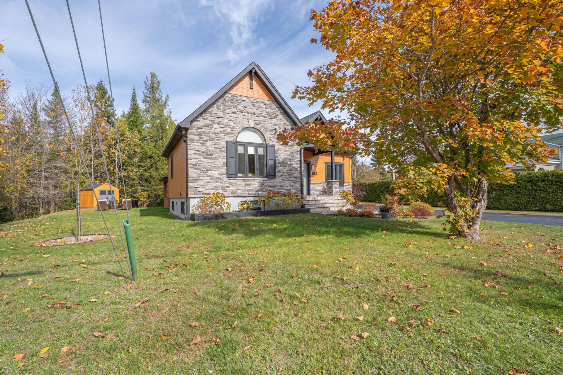 









513


Rue des Sous-Bois

,
Sainte-Agathe-des-Monts,




QC
J8C3M4

