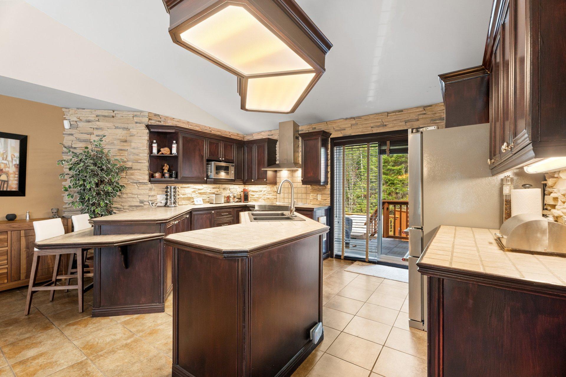 









513


Rue des Sous-Bois

,
Sainte-Agathe-des-Monts,




QC
J8C3M4

