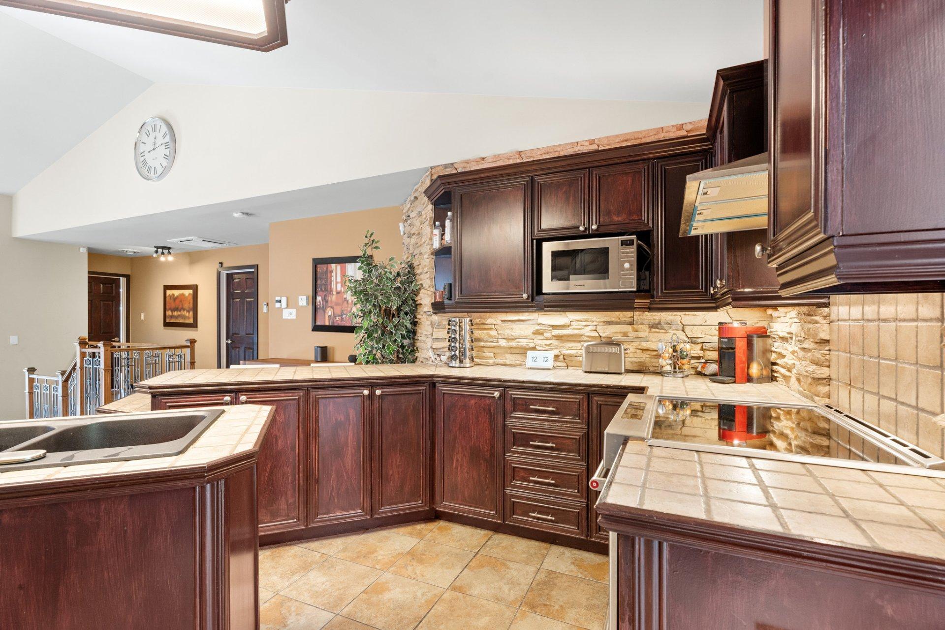 









513


Rue des Sous-Bois

,
Sainte-Agathe-des-Monts,




QC
J8C3M4

