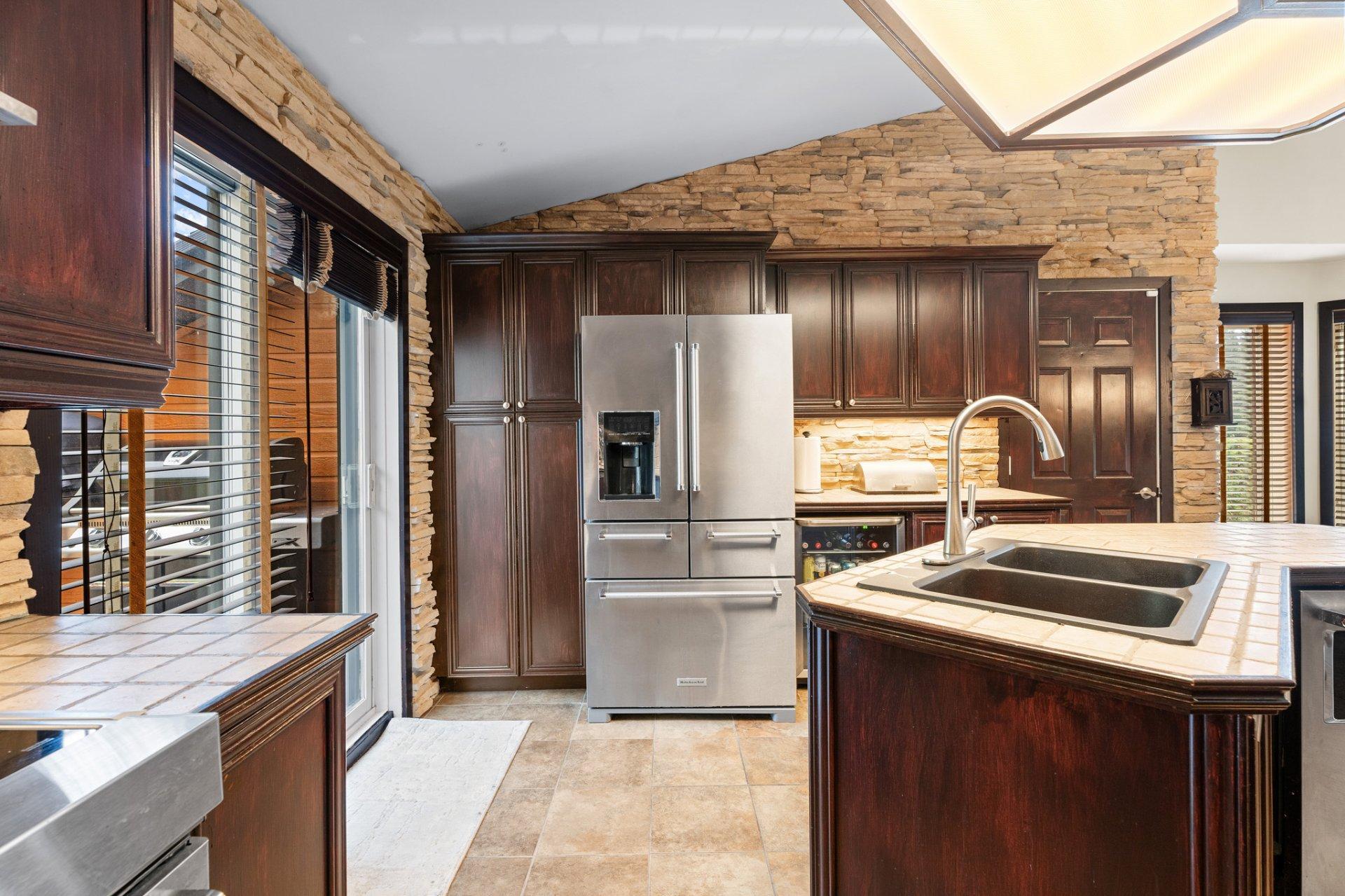 









513


Rue des Sous-Bois

,
Sainte-Agathe-des-Monts,




QC
J8C3M4

